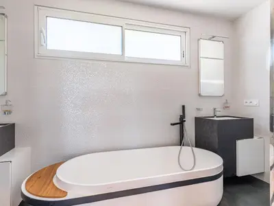 Salle de bains dans l'établissement Holiday Home Indigo-Vue Mer et Piscine chauffée by Interhome