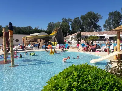 Piscine de l'établissement Bontempo Village La Yole ou située à proximité