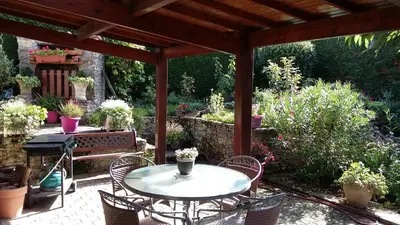 Jardin de l'établissement L' Esterlanges SUITE FAMILLE 2 chambres 4 personnes PROCHE PUYduFOU