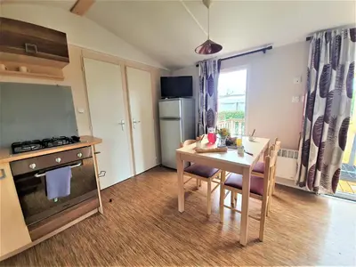 Cuisine ou kitchenette dans l'établissement Camping la Prairie
