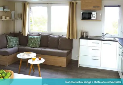 Cuisine ou kitchenette dans l'établissement Camping Officiel Siblu Le Bois Dormant