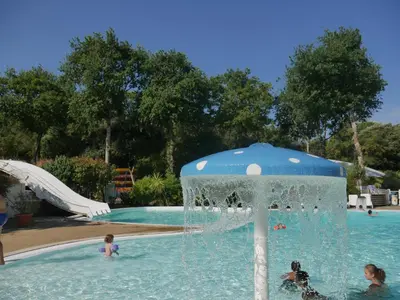 Piscine de l'établissement Camping Officiel Siblu Les Pierres Couchees ou située à proximité