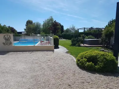 Piscine de l'établissement Maison Marie Barrault ou située à proximité