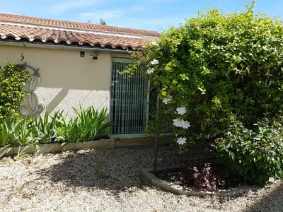 Jardin de l'établissement Gite - Studios Marie Barrault