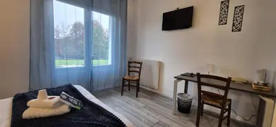 Télévision ou salle de divertissement dans l'établissement Domaine du Bocage