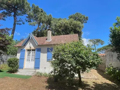 Jardin de l'établissement Maison Authentique: Plage, Commerces et Jardin Clôturé - FR-1-364-33