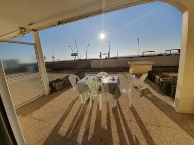 Balcon ou terrasse dans l'établissement Appartement T2/Cabine en RDC, 4 Couchages, Terrasse, Parking Privé, à 50m de l'Océan - St-Hilaire-de-Riez - FR-1-224C-50