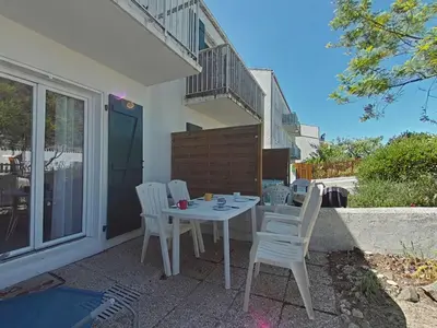 Balcon ou terrasse dans l'établissement Studio cosy avec jardinet à 300m de la plage - 4 couchages - FR-1-224B-689