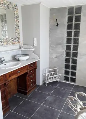 Salle de bains dans l'établissement Le Lodge de Loge & Broc