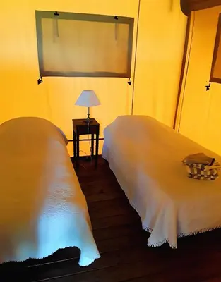Un ou plusieurs lits dans un hébergement de l'établissement Le Lodge de Loge & Broc