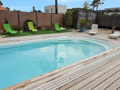 Piscine de l'établissement Villa charmante avec piscine privée à Saint-Jean-de-Monts ou située à proximité