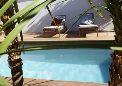 Piscine de l'établissement Le Nid du Héron, maison avec piscine chauffée privative au cœur de Nantes ou située à proximité