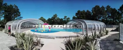 Piscine de l'établissement Mobil-home 4 personnes proche plage - Mobil-home 3 pièces 4 personnes MAE-8963 ou située à proximité