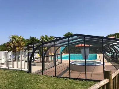 Piscine de l'établissement Camping le Rouge Gorge **** 10' Puy du Fou ou située à proximité