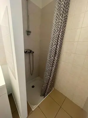 Salle de bains dans l'établissement Cottages des Pins