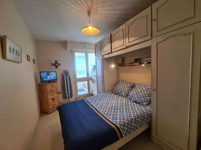 Un ou plusieurs lits dans un hébergement de l'établissement Appartement 2 pièces avec balcon proche plage et commerces à Saint-Hilaire-de-Riez - FR-1-224C-21