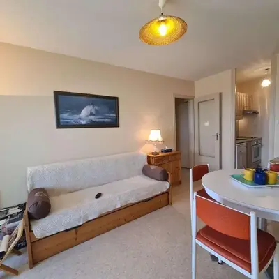 Appartement 2 pièces avec balcon proche plage et commerces à Saint-Hilaire-de-Riez - FR-1-224C-21