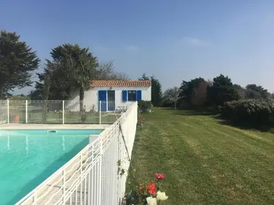Piscine de l'établissement Studio avec piscine ou située à proximité