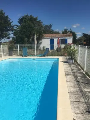 Piscine de l'établissement Studio avec piscine ou située à proximité
