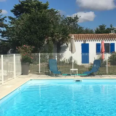 Studio avec piscine