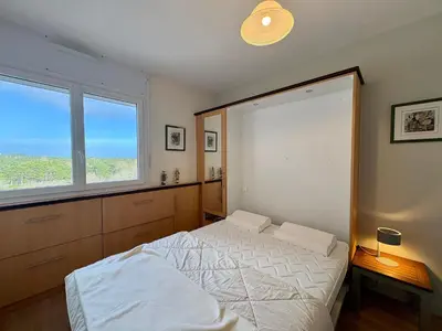 Un ou plusieurs lits dans un hébergement de l'établissement Appartement 1 chambre, 4 pers, parking privé, face mer, école de voile - FR-1-323-103