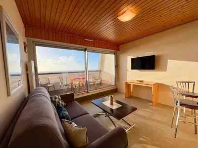 Télévision ou salle de divertissement dans l'établissement Appartement 1 chambre, 4 pers, parking privé, face mer, école de voile - FR-1-323-103