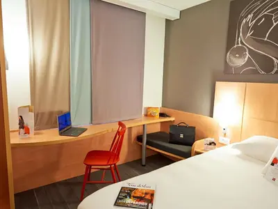 Un ou plusieurs lits dans un hébergement de l'établissement ibis Les Herbiers