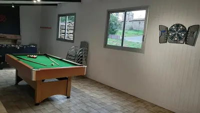 Billard dans l'établissement Gîte du marié à 7mn du puy du F0U