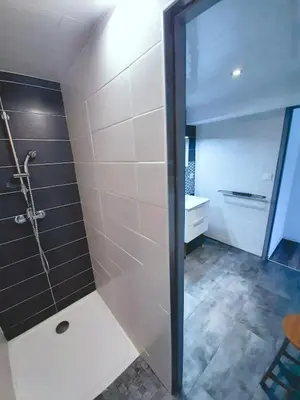 Salle de bains dans l'établissement Gîte du marié à 7mn du puy du F0U