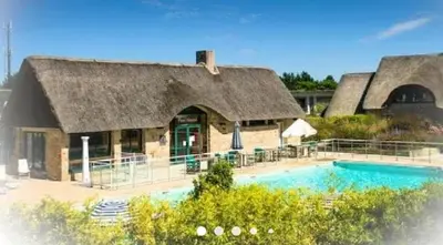 Piscine de l'établissement Appartement cosy à Saint-André-des-Eaux de 47 m² avec jardin ou située à proximité