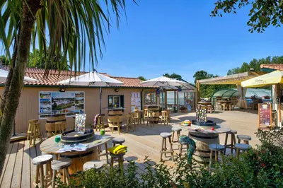 Restaurant ou autre lieu de restauration dans l'établissement Glamping Vendée
