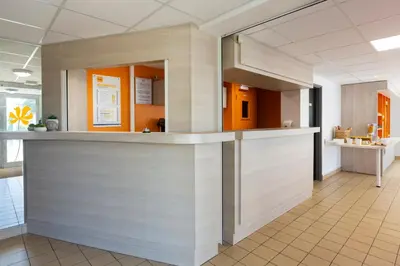 Hall ou réception de l'établissement Premiere Classe Nantes Ouest - St Herblain