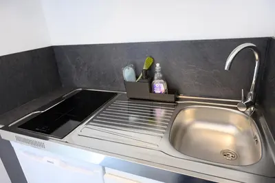 Cuisine ou kitchenette dans l'établissement Studio indépendant chez l’habitant au calme