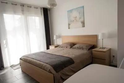 Un ou plusieurs lits dans un hébergement de l'établissement Studio indépendant chez l’habitant au calme