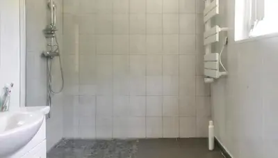 Salle de bains dans l'établissement Maison spacieuse à Venansault avec jardin et terrasse