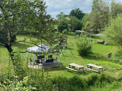 Jardin de l'établissement Le Petit Moulin