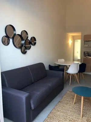 Coin salon dans l'établissement Les Gîtes de la Clere