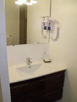 Salle de bains dans l'établissement Hotel Restaurant Le Bosquet