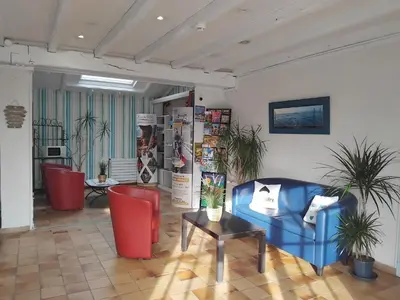 Coin salon dans l'établissement Hotel La Chaumière