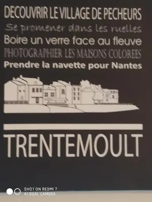 Certificat, récompense, panneau ou autre document affiché dans l'établissement Aéroport chambre ,au calme