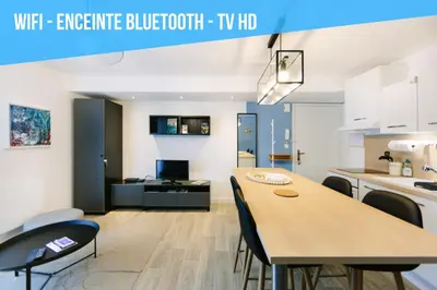 Télévision ou salle de divertissement dans l'établissement Appartistic - Appartement des artistes