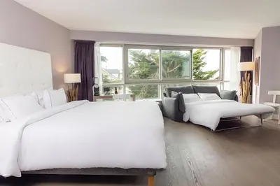 Un ou plusieurs lits dans un hébergement de l'établissement Hôtel Château des Tourelles - Relais Thalasso & Spa