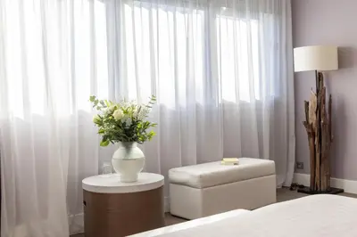 Un ou plusieurs lits dans un hébergement de l'établissement Hôtel Château des Tourelles - Relais Thalasso & Spa