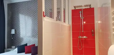 Salle de bains dans l'établissement La Villa en L'île - 2 Piscines & Spa