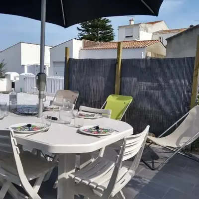 Maison rénovée près de la plage avec jardin clos