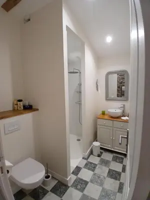 Salle de bains dans l'établissement Les chambres du Couraud