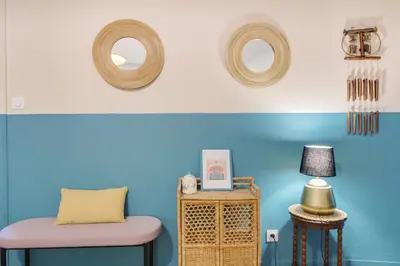 Coin salon dans l'établissement Sous Le Cèdre - Au cœur de Nantes