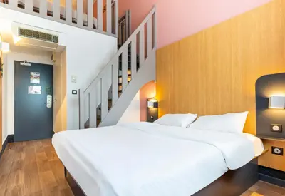 Un ou plusieurs lits dans un hébergement de l'établissement B&B HOTEL Nantes Aéroport