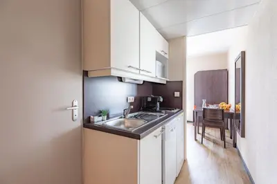Cuisine ou kitchenette dans l'établissement Appart’City Confort Nantes Ouest Saint-Herblain