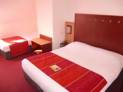 Un ou plusieurs lits dans un hébergement de l'établissement Logis Hotel De La Loire Ancenis - Restaurant Les Bateliers